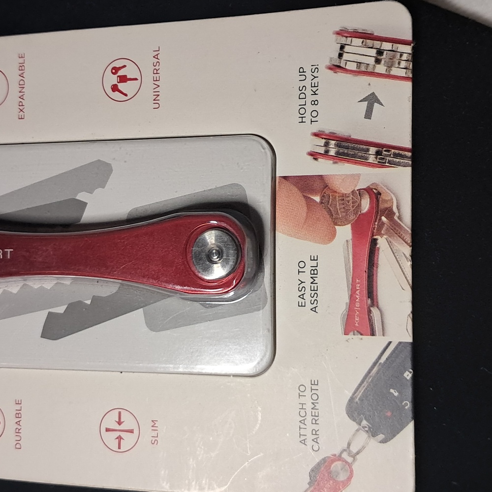 KeySmart Compact Key Holder - Picture 2 of 7